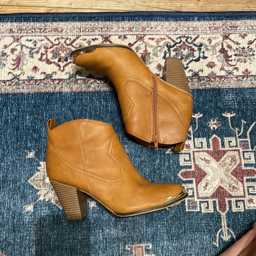 Steve Madden Western booties
